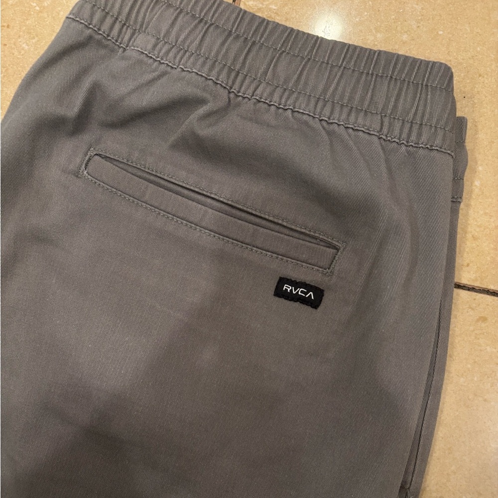 Men’s RVCA Shorts - Picture 2 of 3